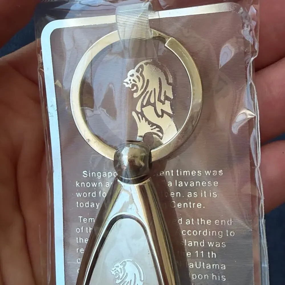 Singapore Keychain Merlion Silver Metal Key Ring Heavy Teardrop NOS Opened